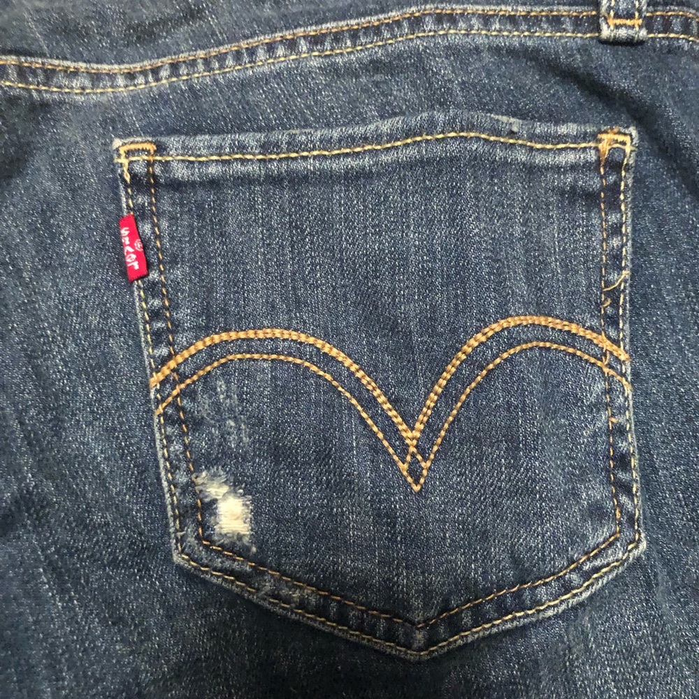 Levi’s super low cut distressed jeans 524 31” inseam - Picture 4 of 8